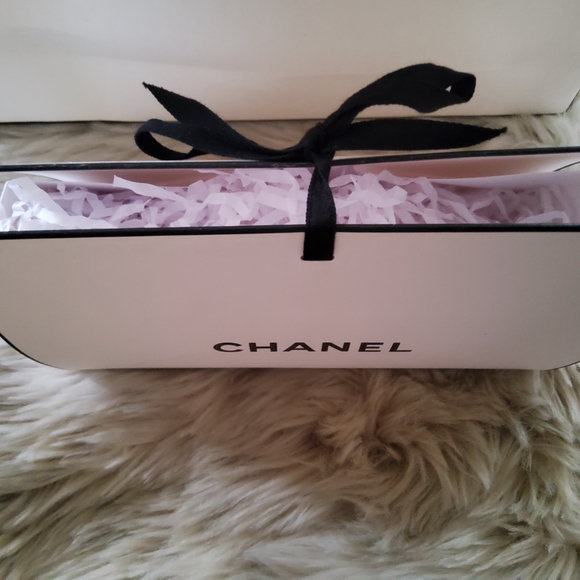 Chanel Bundle...2 Gift Bags/Chanel Shipping Box & Le Lift - Picture 8 of 15